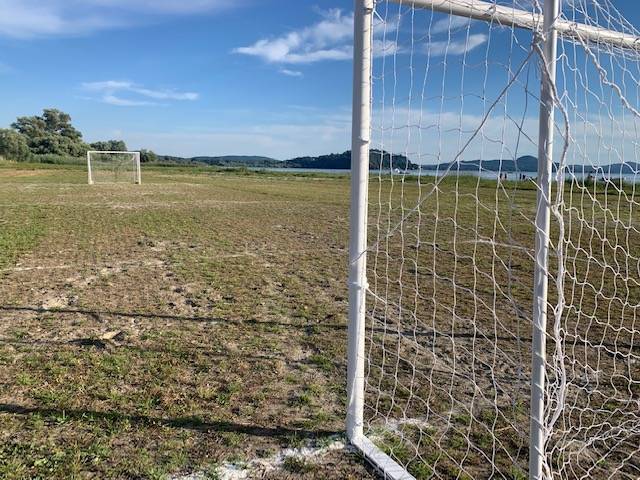 Monvalle, il lago si ritira e arriva il campo da calcetto
