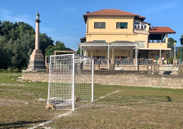 Monvalle, il lago si ritira e arriva il campo da calcetto