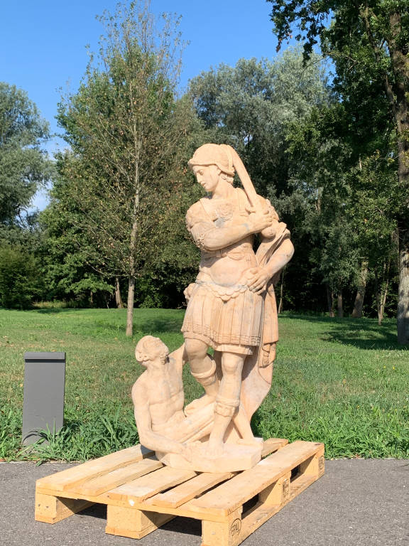 La statua del Duomo di Milano \"adottata\" dalla Techbau di Castelletto Ticino