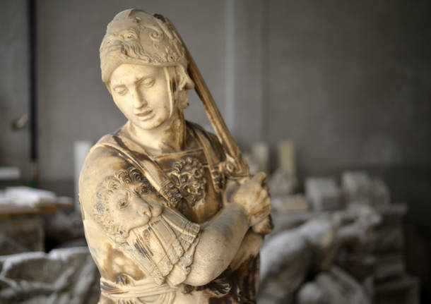 La statua del Duomo di Milano \"adottata\" dalla Techbau di Castelletto Ticino