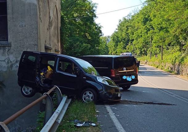 Incidente stradale tra Malnate e Varese