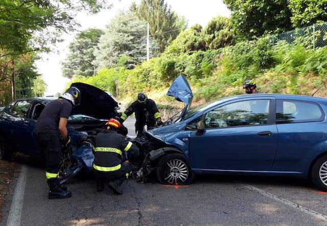 Incidente ad Albizzate, feriti due giovani