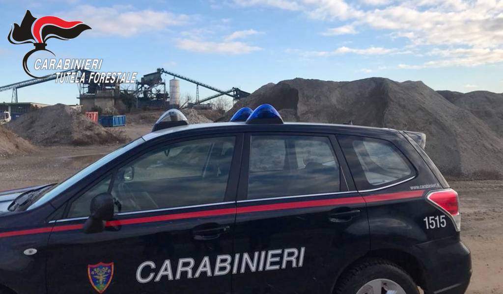 cava rifiuti nerviano daf sequestro carabinieri forestali