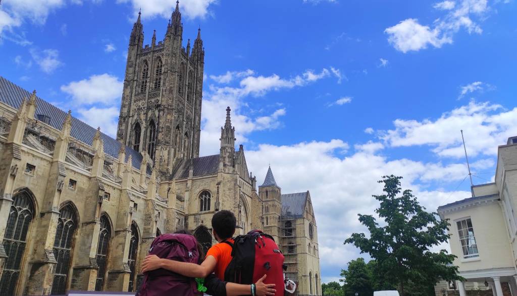 Da Canterbury a Leuca a piedi lungo la via Francigena. Il viaggio di beneficenza di Federica 