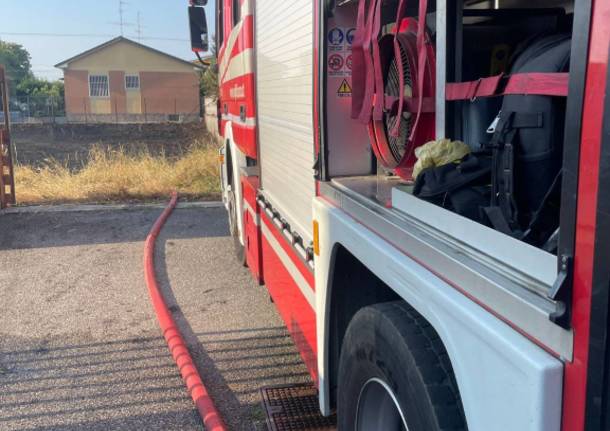 Doppio incendio nei campi di Magnago e Inveruno