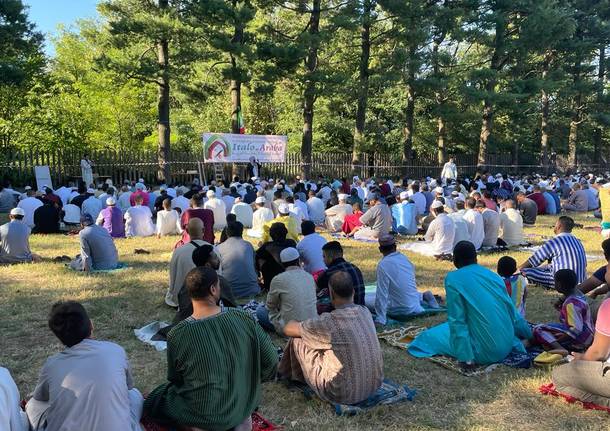 "Festa del sacrificio": 800 musulmani in preghiera al campo dell'Amicizia di Legnano