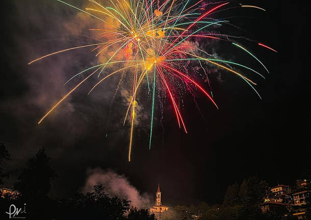 fuochi artificiali viggiù foto del giorno 19 luglio 2022 di paola nicita