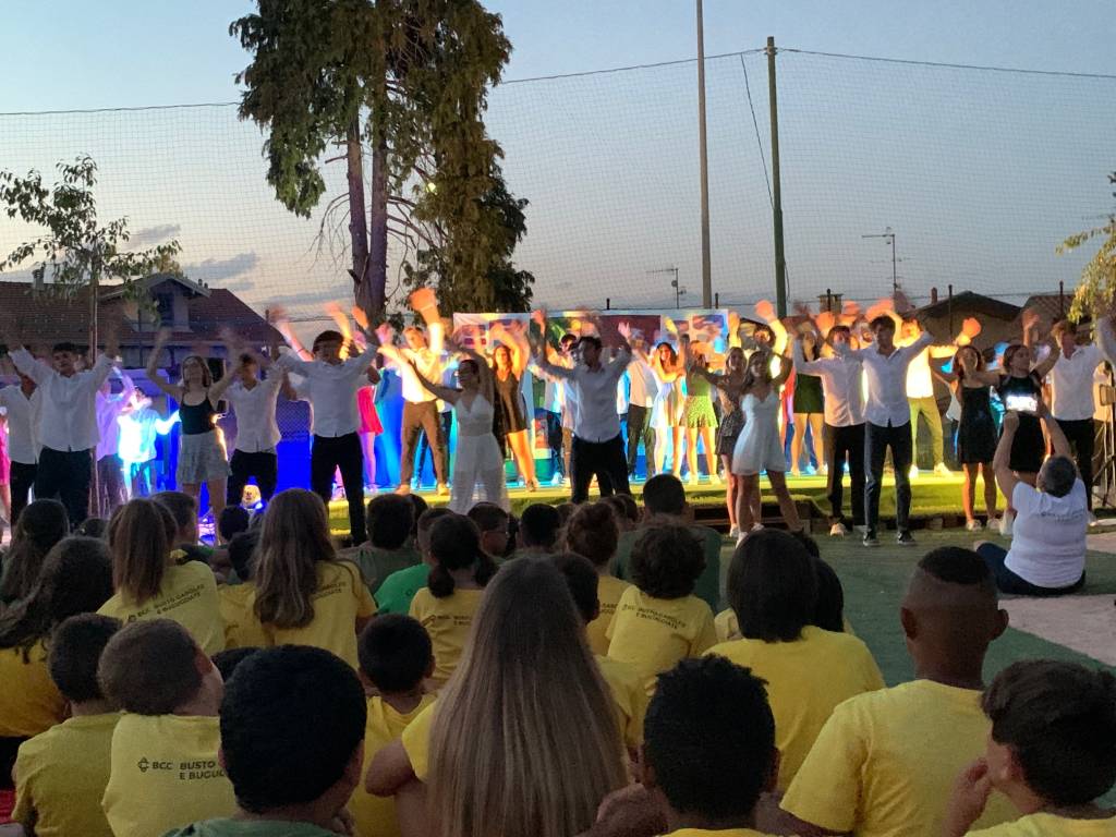 Gazzada Schianno - Il libro di ricette di chef Garzillo per Daniele alla festa dell'oratorio di Schianno