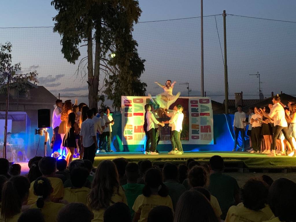 Gazzada Schianno - Il libro di ricette di chef Garzillo per Daniele alla festa dell'oratorio di Schianno