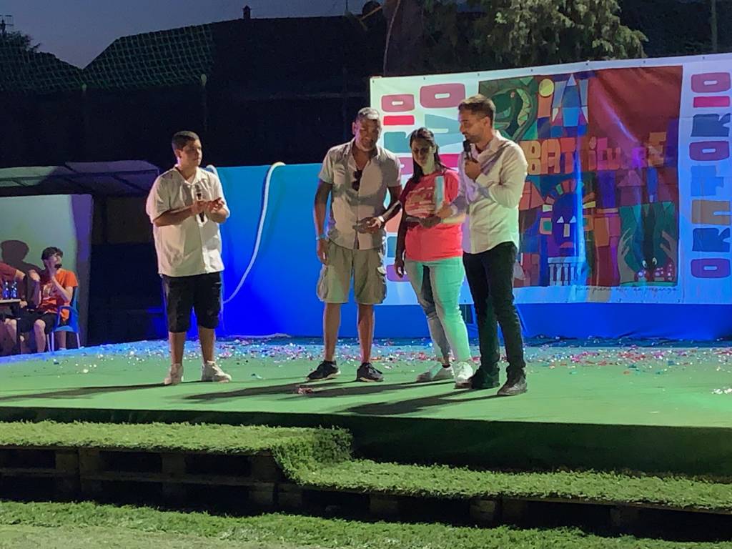 Gazzada Schianno - Il libro di ricette di chef Garzillo per Daniele alla festa dell'oratorio di Schianno