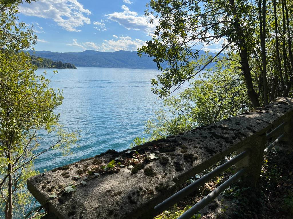 Il parco delle Torrazze e la passeggiata Romanini di laveno mombello 