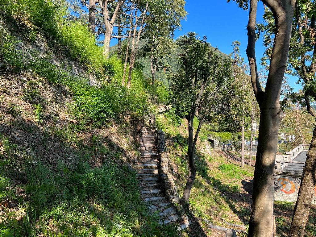 Il parco delle Torrazze e la passeggiata Romanini di laveno mombello 