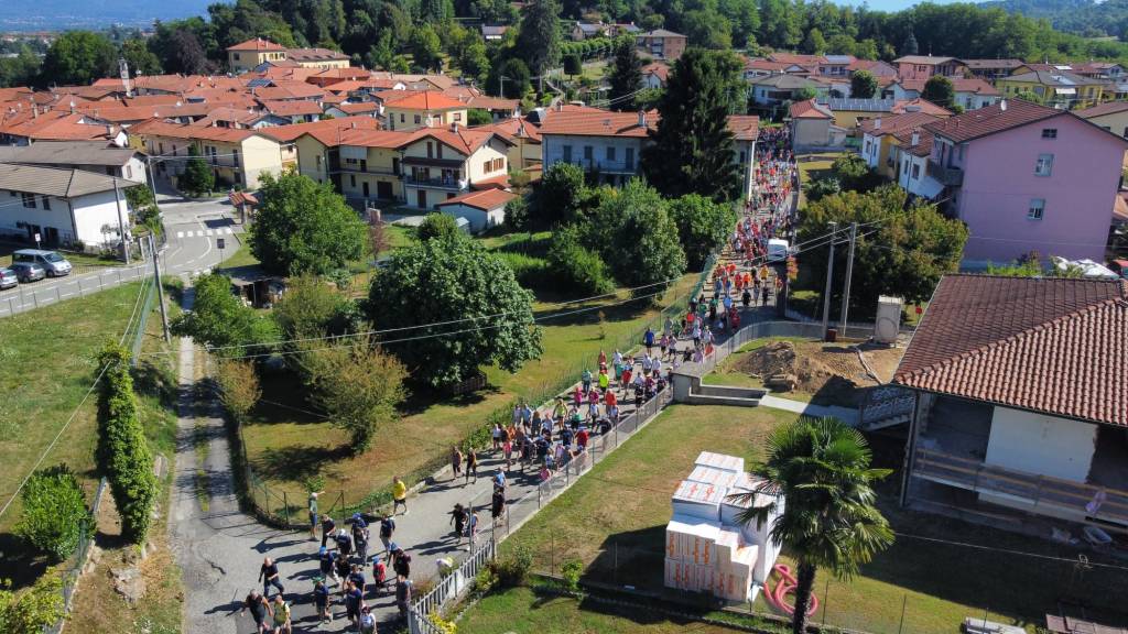 In tantissimi alla Camminata delle Piane Viscontee a Crosio della Valle