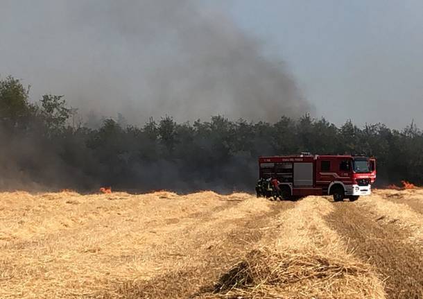 incendio tra dairago e arconate