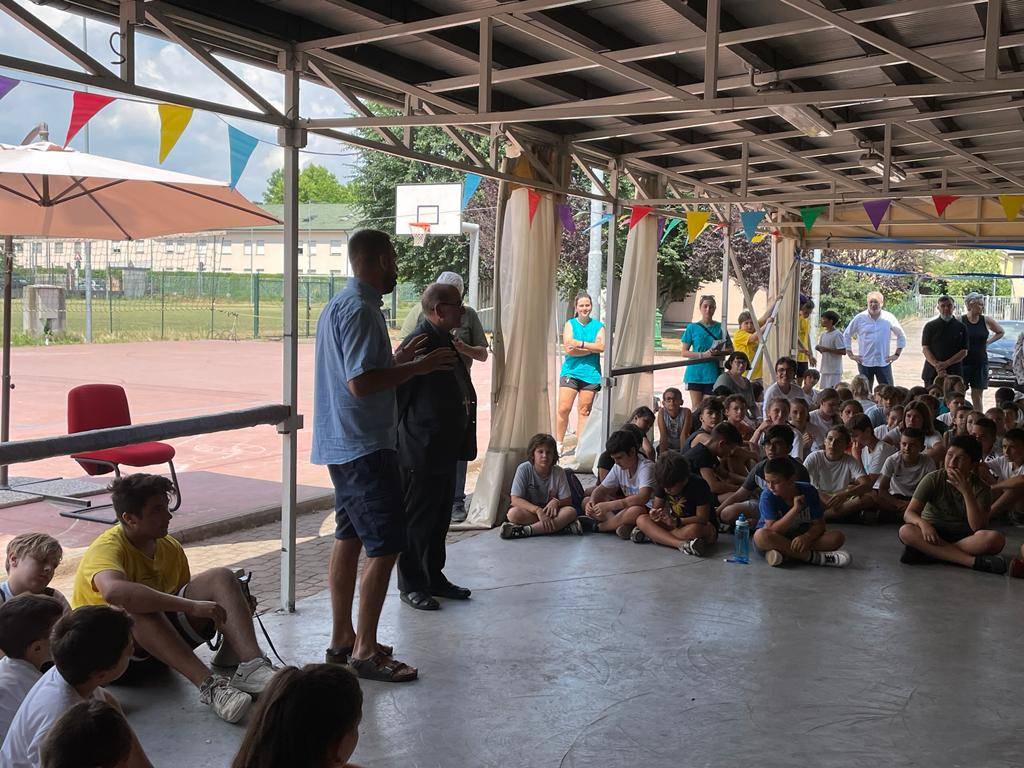 L'arcivescovo Delpini in visita agli oratori di Legnano