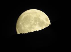 La montagna e la luna - foto di Manuele Quartiani