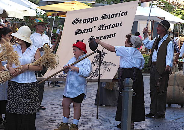 La sfilata storica per le vie di Saronno col Gruppo Sant’Antoni da Saronn