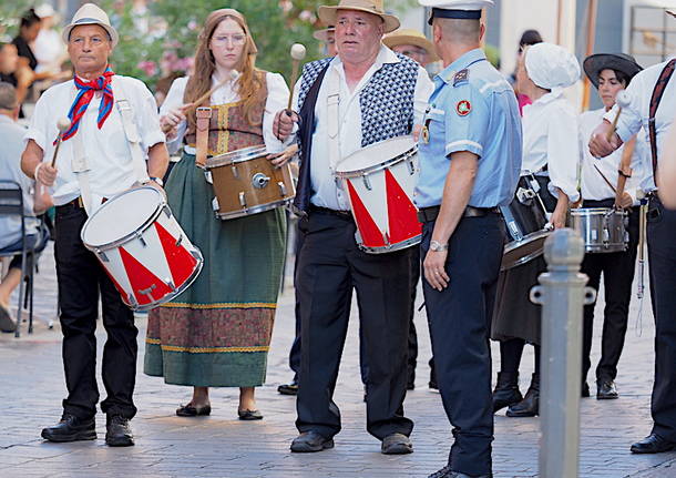 La sfilata storica per le vie di Saronno col Gruppo Sant’Antoni da Saronn