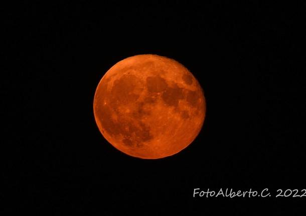 La superluna vista dal Sacro Monte di Varese 