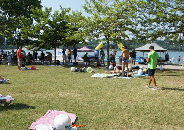 Lago di Varese, festa e primi tuffi alla Schiranna
