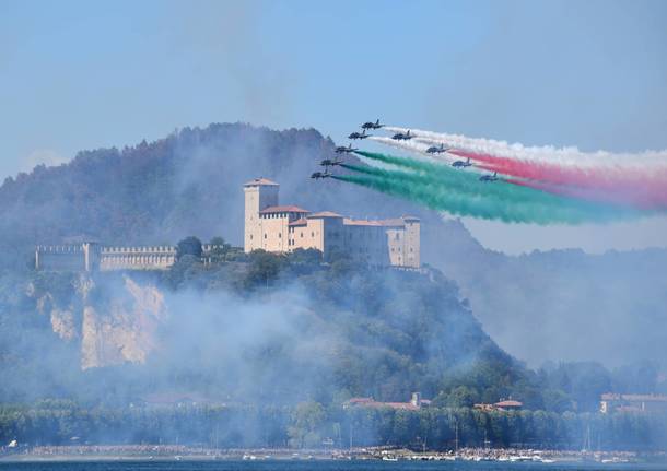 Le Frecce Tricolori fanno sognare il Lago Maggiore