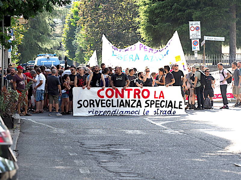 Sabato sera corteo degli anarchici, centro di Saronno "blindato"