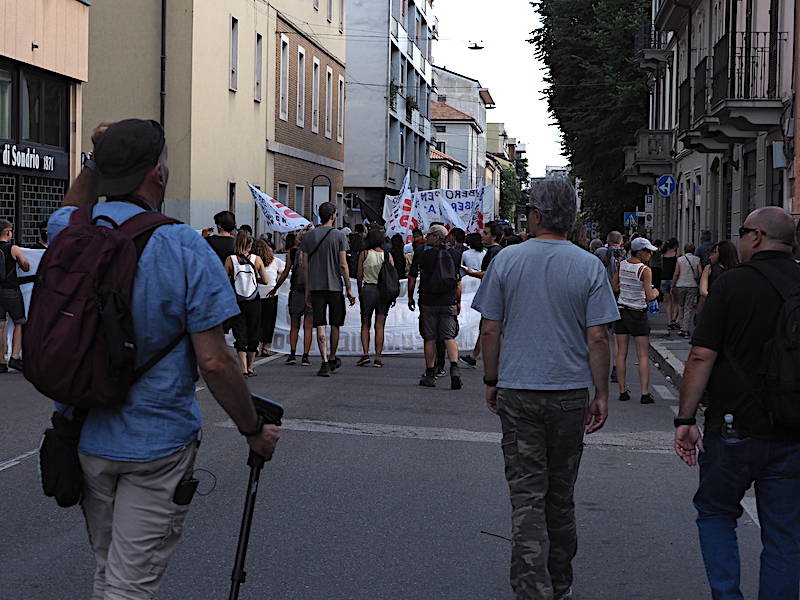 Sabato sera corteo degli anarchici, centro di Saronno "blindato"