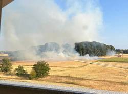 Saronno - Campi in fiamme al rione Cascina Colombara