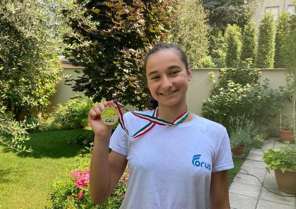 viola giraudo nuoto piscina manara busto arsizio