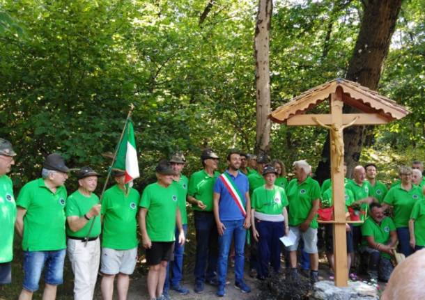 Il nuovo crocefisso degli Alpini di Comerio