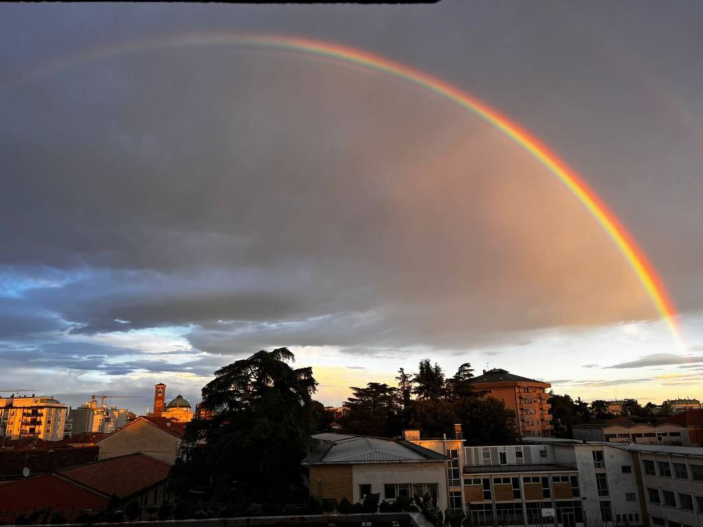 Arcobaleno al tramonto, tutte le foto