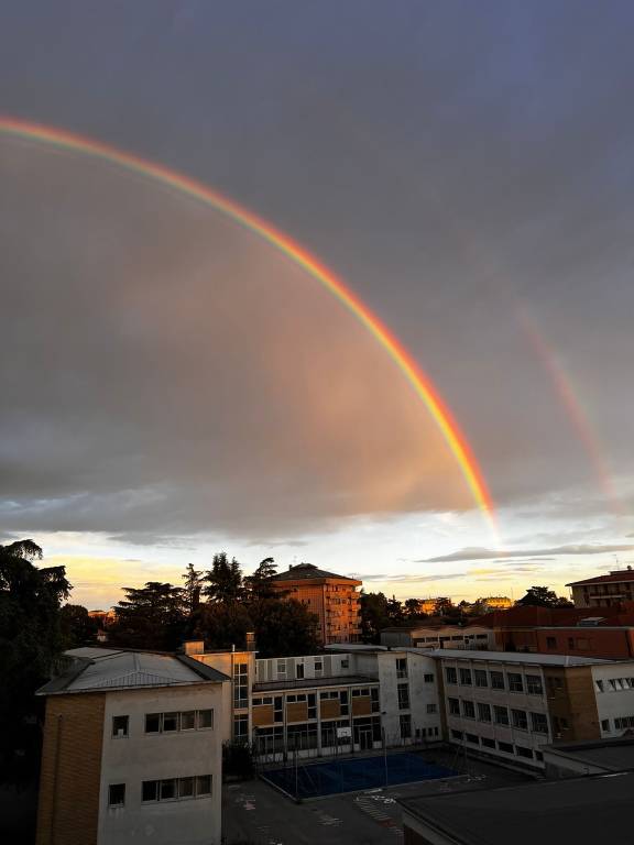 Arcobaleno al tramonto, tutte le foto