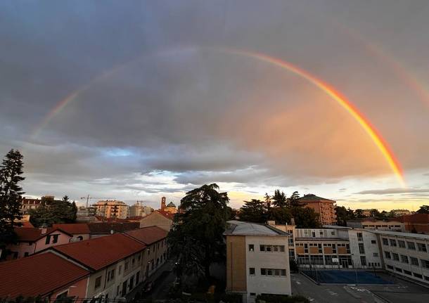 Arcobaleno al tramonto, tutte le foto