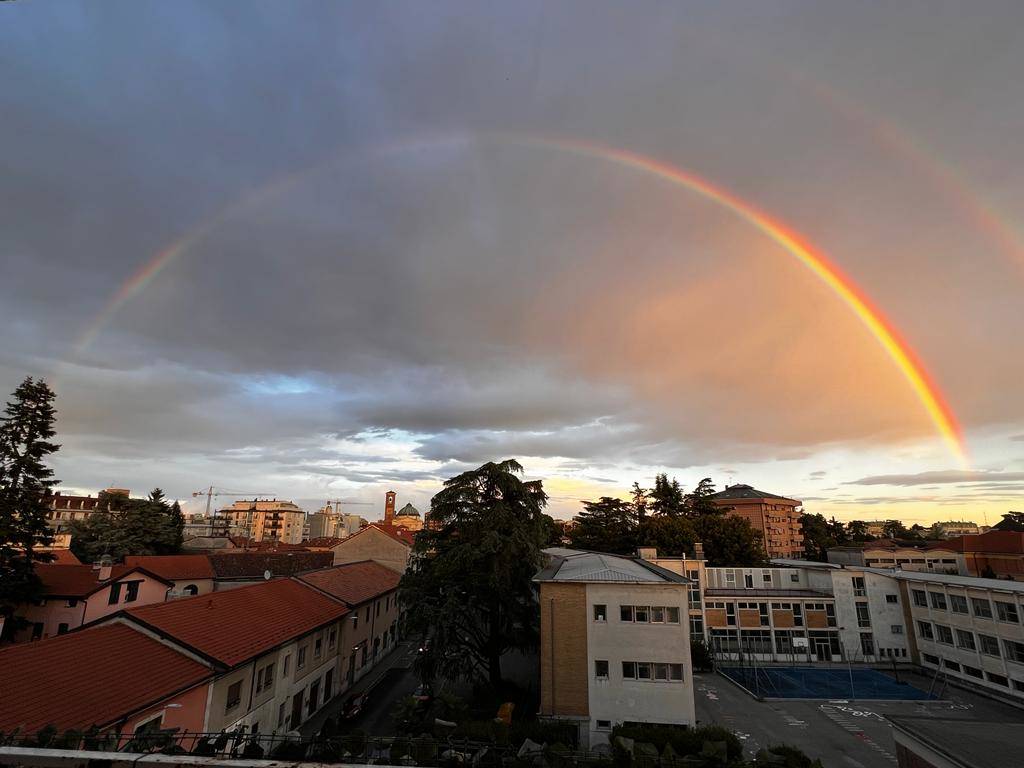 Arcobaleno al tramonto, tutte le foto