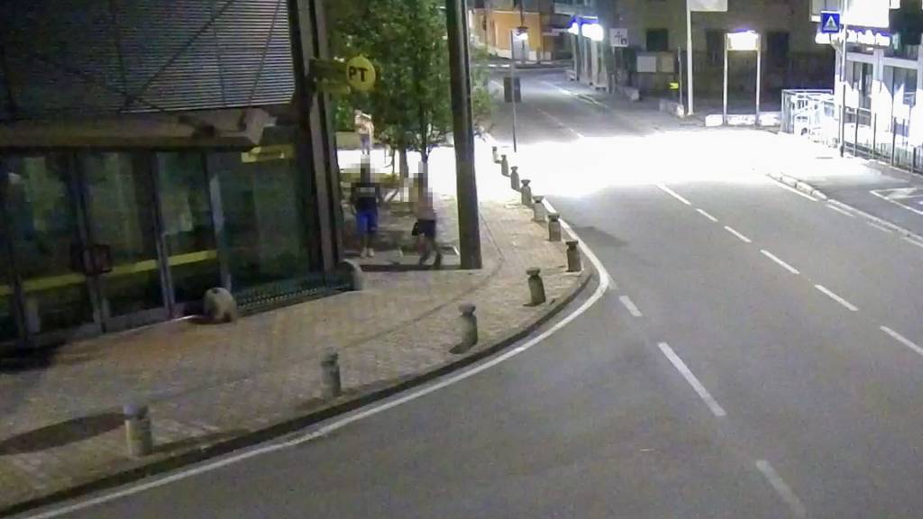 Atti vandalici e abbandono di rifiuti in centro a Rovello Porro. Incastrati dalla videosorveglianza