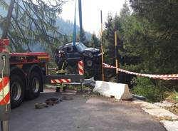 Auto fuori strada a Baceno