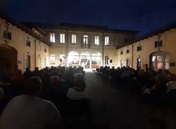 Cerro Maggiore fa festa con la Fiera di San Francesco e premia i volontari del Giro Handbike 