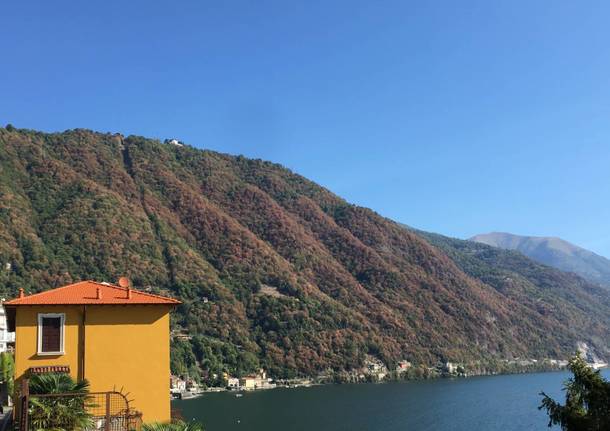 Il foliage anticipato sui monti del Comasco