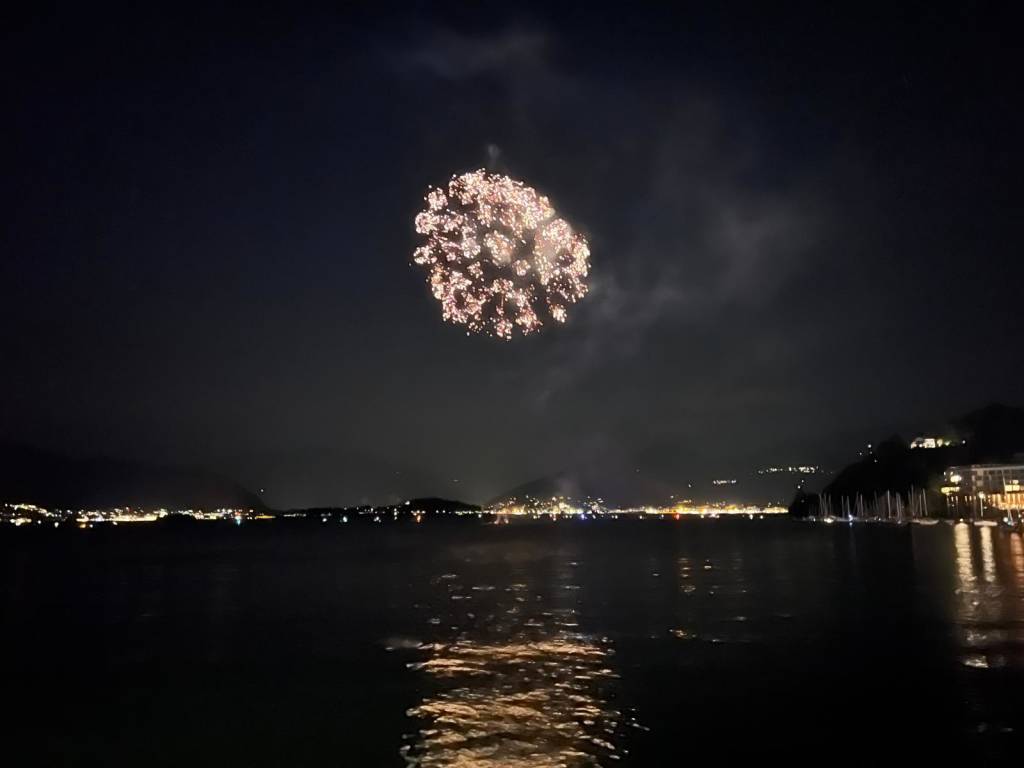 fuochi d'artificio ferragosto laveno mombello 2022