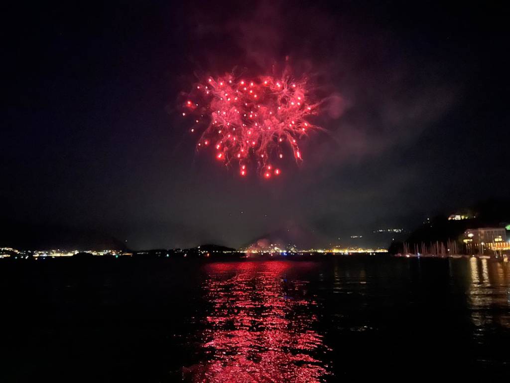 fuochi d'artificio ferragosto laveno mombello 2022