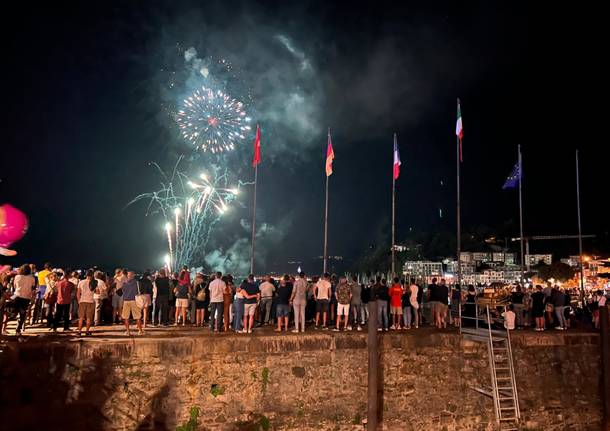 fuochi d'artificio ferragosto laveno mombello 2022