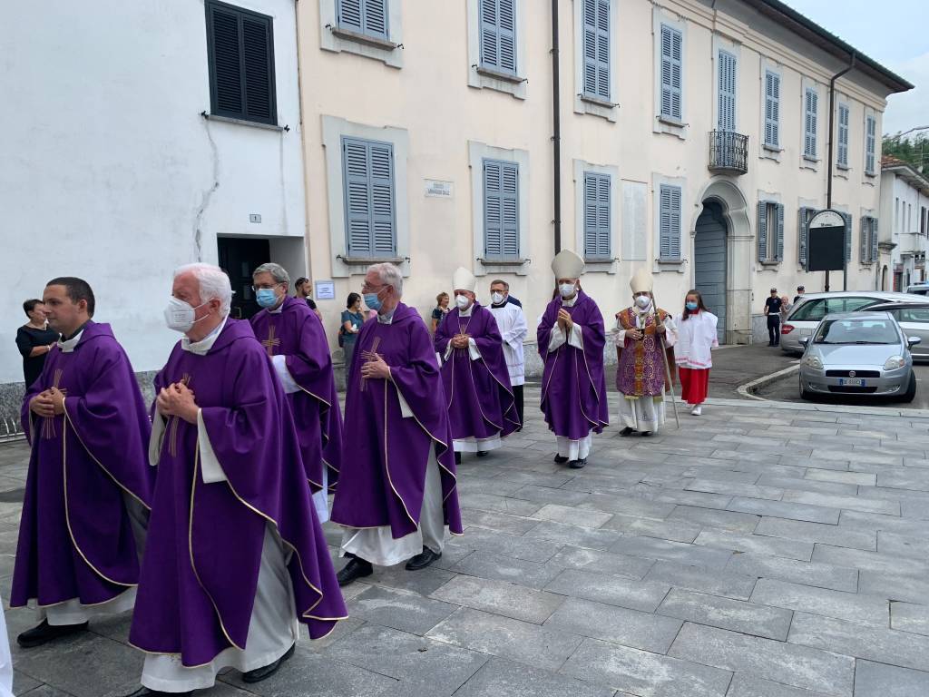 I funerali di don Giovanni Ciochetta a Cajello di Gallarate