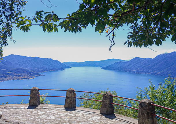 il lago maggiore dal sentiero del sole foto del giorno 23 agosto 2022