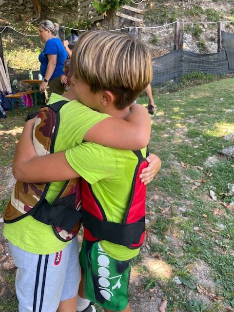 Il riflesso sul lago campo estivo padanassistenza