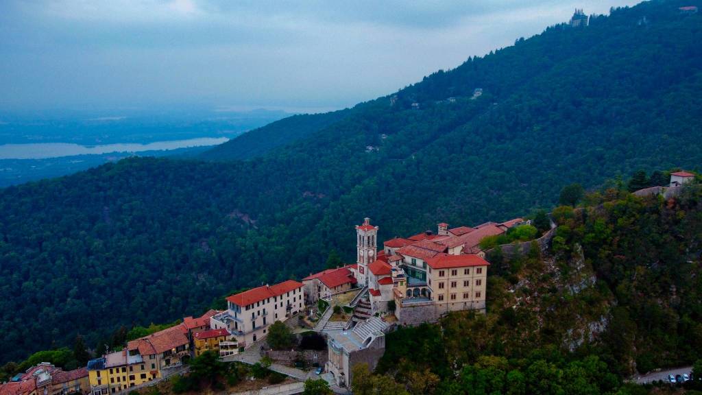 Il Sacro Monte di Varese all'alba