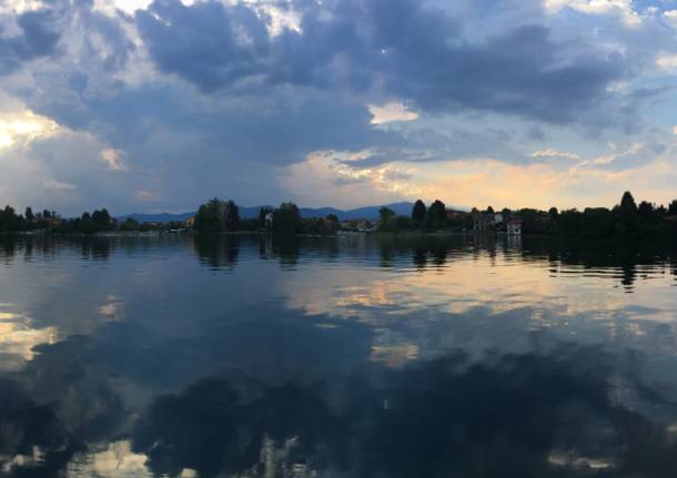 Incanto sul lago di Monate