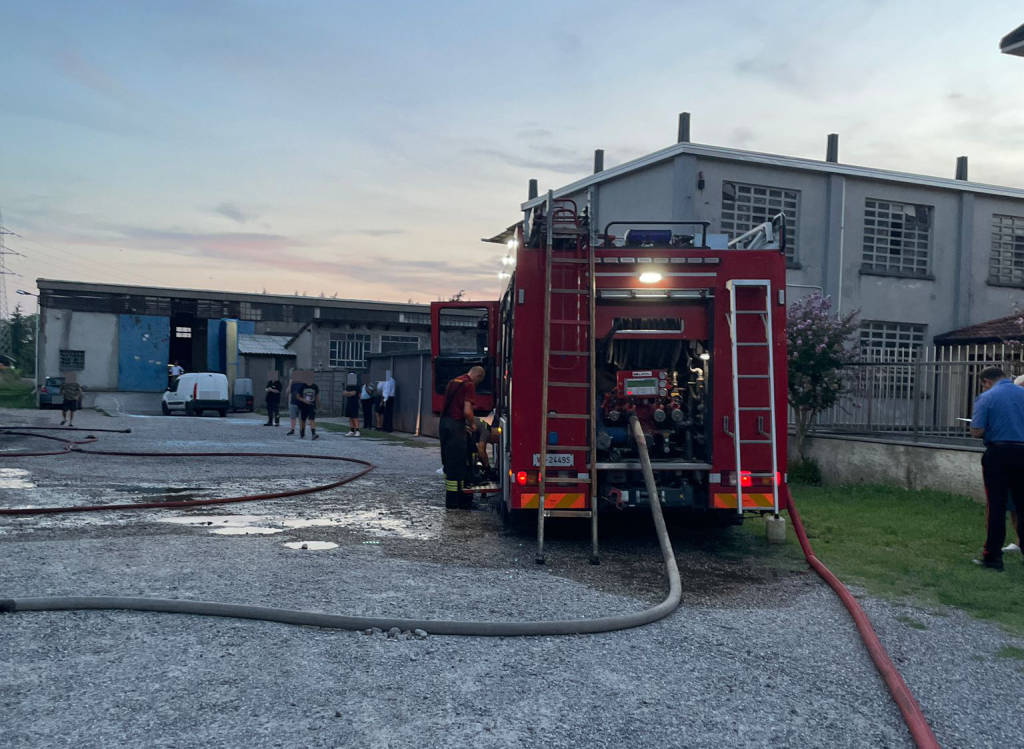 Incendio pulmino a Robecchetto con Induno