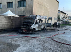 Incendio pulmino a Robecchetto con Induno