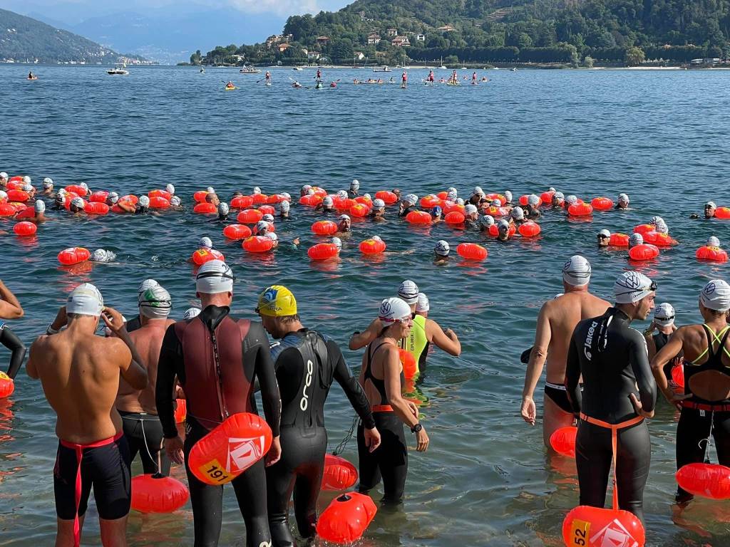 La traversata Arona – Angera saluta