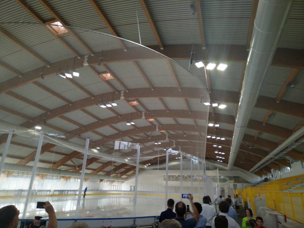 Prime prove degli sportivi al palaghiaccio di Varese